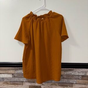 Betsey’s Boutique Elegant Ruffled Neck Blouse Small